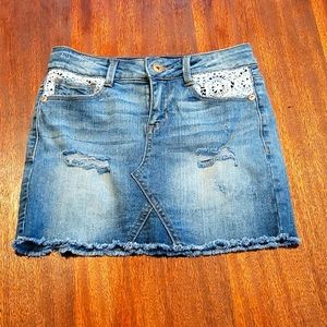 Girls vintage jean skirt with lace.